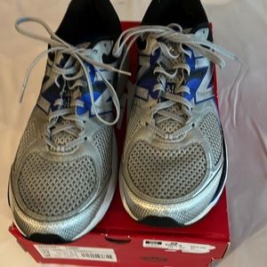 New balance men’s sneakers